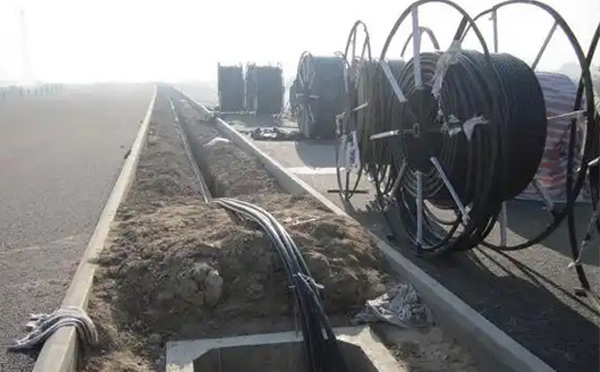 现代通信网络建设指南：镜铁区光缆施工全流程技术解析与质量控制